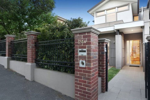 Kew Luxurious Townhouse - Dalby Accommodation 2