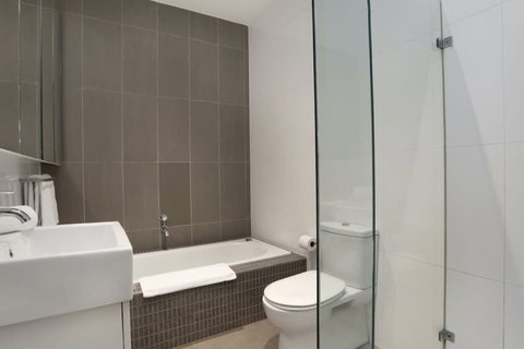Kew Luxurious Townhouse - Dalby Accommodation 4
