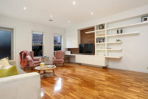 Kew Luxurious Townhouse - Dalby Accommodation 6