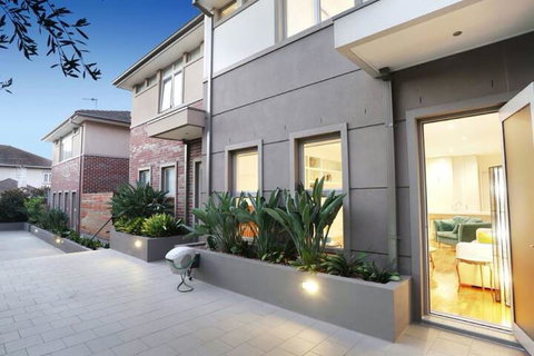 Kew Luxurious Townhouse - Dalby Accommodation 0