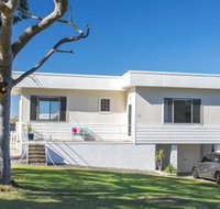Toms Beach House - Dalby Accommodation