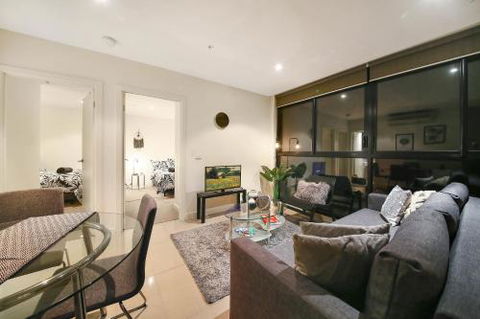 A Cozy 2BR CBD Apartment Near Bourke St. Mall - Dalby Accommodation 0
