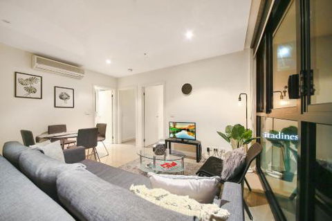 A Cozy 2BR CBD Apartment Near Bourke St. Mall - Dalby Accommodation 2