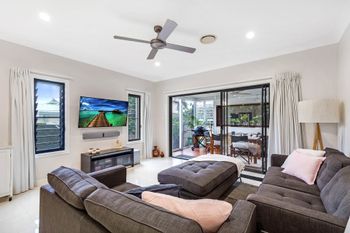 Paradise At The Point - Dalby Accommodation 0
