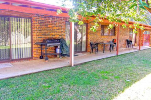 The Happy Shack At Callala Bay - Dalby Accommodation 3