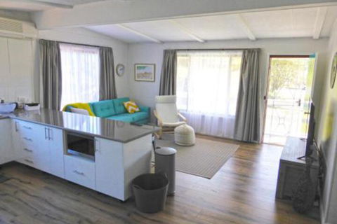 The Relax Shack At Culburra Beach Sleeps 7 - Dalby Accommodation 3