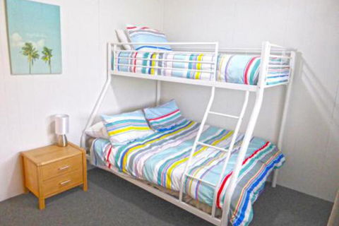 The Relax Shack At Culburra Beach Sleeps 7 - Dalby Accommodation 4