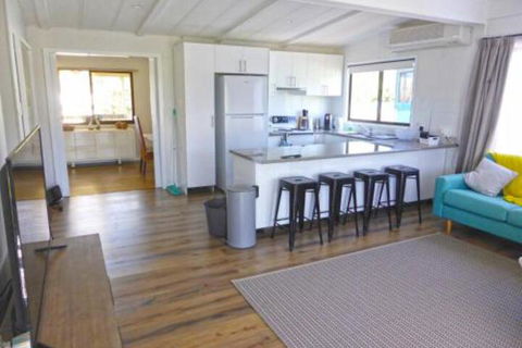 The Relax Shack At Culburra Beach Sleeps 7 - Dalby Accommodation 7