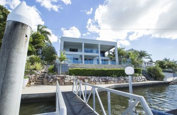 Gold Coast Luxury Waterfront House - Dalby Accommodation 6