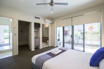 Gold Coast Luxury Waterfront House - Dalby Accommodation 3