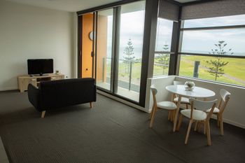 Watt Street 1 BR Apartment W Ocean Views - Dalby Accommodation 0