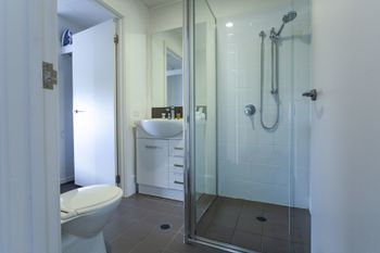 Watt Street 1 BR Apartment W Ocean Views - Dalby Accommodation 2