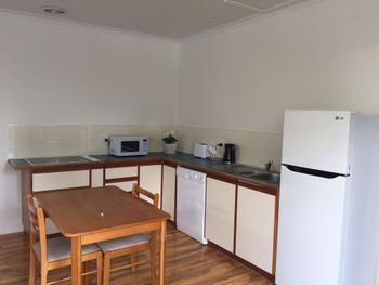 Nutgrove Beach Studio Apartment - Dalby Accommodation 4