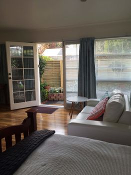 Nutgrove Beach Studio Apartment - Dalby Accommodation 1