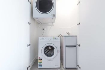 Executive Two Bedroom City Apartment With Views - Dalby Accommodation 5