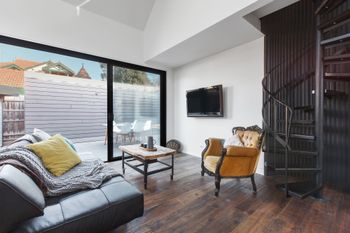 Architects Urban Retreat In Malvern - Dalby Accommodation 0