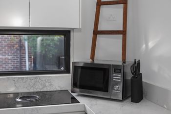 Architects Urban Retreat In Malvern - Dalby Accommodation 6