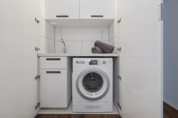 Architects Urban Retreat In Malvern - Dalby Accommodation 5