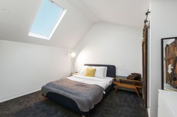 Architects Urban Retreat In Malvern - Dalby Accommodation 2