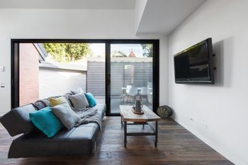 Architects Urban Retreat In Malvern - Dalby Accommodation 1