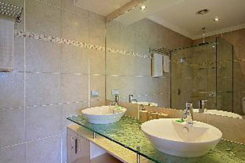 A PERFECT STAY 3 James Cook Apartments - Dalby Accommodation 1