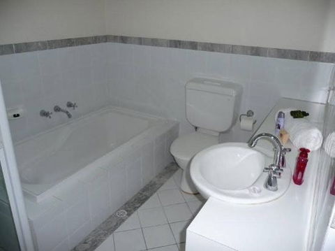 Absolute Luxury In The East End Of Adelaide Apartment - Dalby Accommodation 3