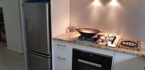 Acaill Accommodation Esplanade Living Self Check-In Self Check-Out - Dalby Accommodation 6