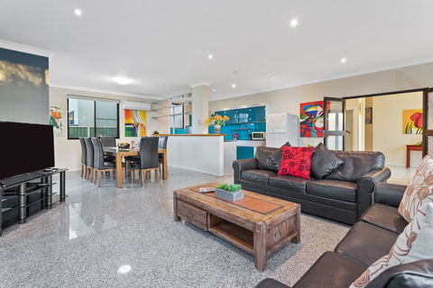Villa De Marseilles - Melbourne - Dalby Accommodation 4