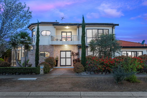 Villa De Marseilles - Melbourne - Dalby Accommodation 0