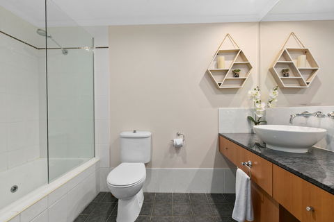 Poolside Apt In Alamanda Beachfront Resort 41 - Dalby Accommodation 6