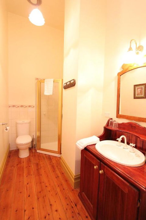 Palm House - Dalby Accommodation 1