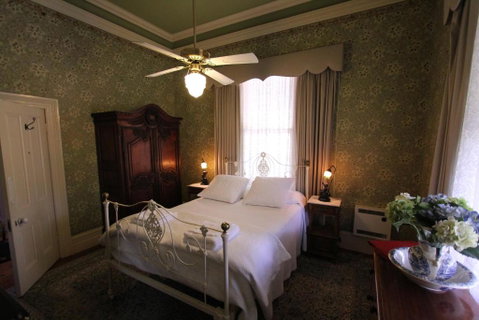 Palm House - Dalby Accommodation 6