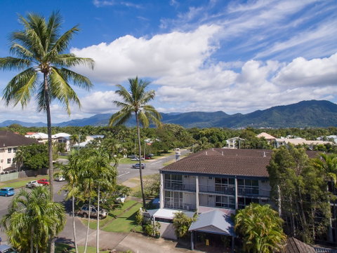 Cairns Holiday Lodge - Dalby Accommodation 1