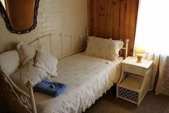 A Settler's Cottage - Dalby Accommodation 3