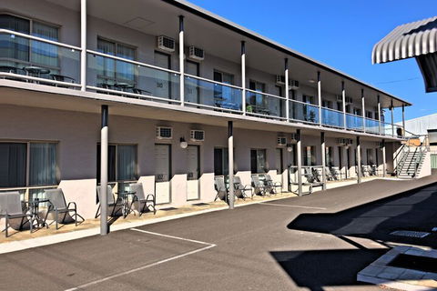 New England Motor Inn - Dalby Accommodation 7