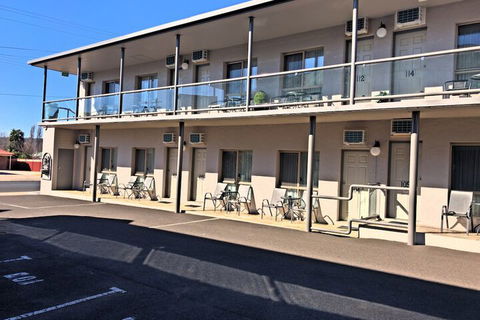 New England Motor Inn - Dalby Accommodation 2