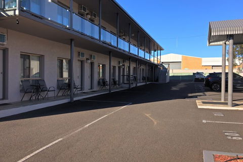 New England Motor Inn - Dalby Accommodation 4