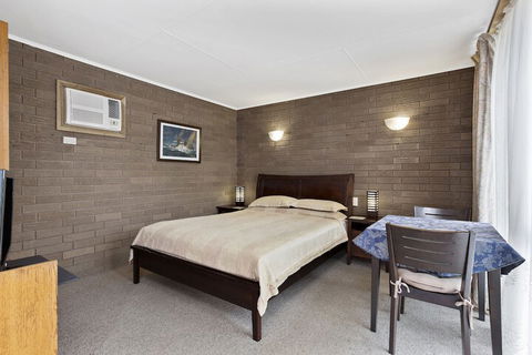 A1 Motels Port Fairy Motel And Apartments - Dalby Accommodation 4