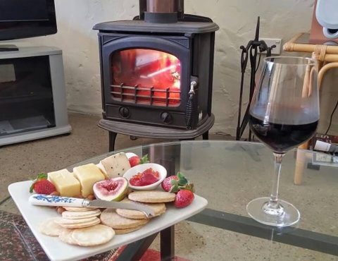 Milton Country Cottages - Dalby Accommodation 1
