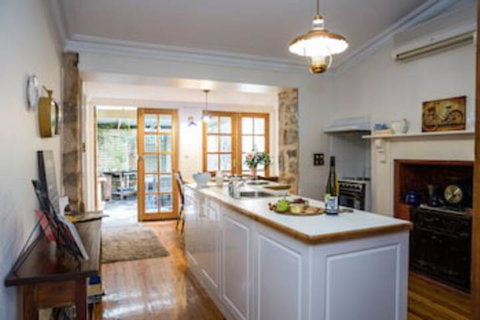 Wishing Well Cottage - Dalby Accommodation 0