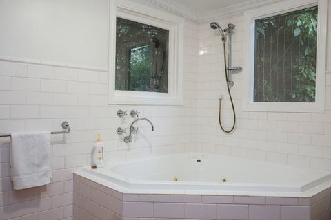 Wishing Well Cottage - Dalby Accommodation 2