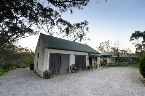 St Helens Country Cottages - Dalby Accommodation 1