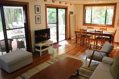 A Beach House At Byron - Dalby Accommodation 6