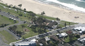 Breakers Apartments Mollymook - Dalby Accommodation 0
