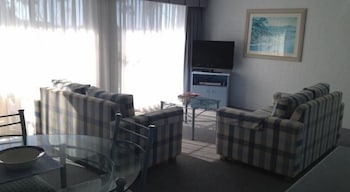 Breakers Apartments Mollymook - Dalby Accommodation 3