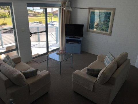 Breakers Apartments Mollymook - Dalby Accommodation 2