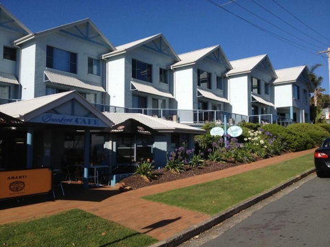 Breakers Apartments Mollymook - Dalby Accommodation 1