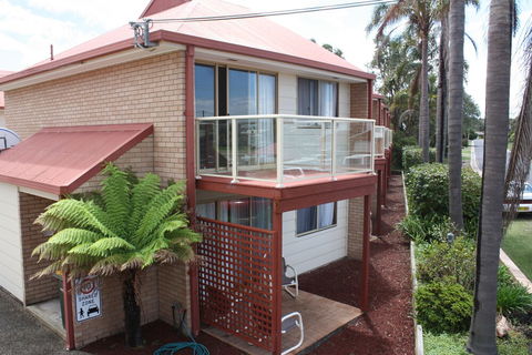 Sapphire Court Holiday Units - Dalby Accommodation 2