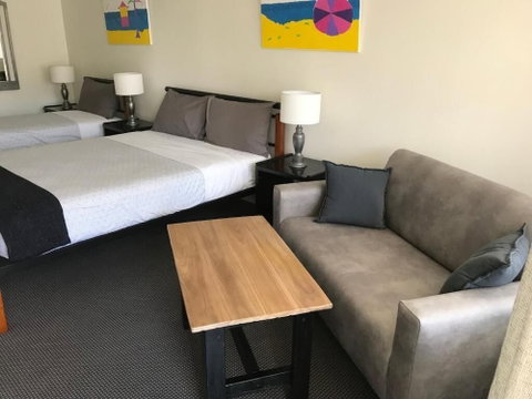 Cook's Endeavour Motor Inn - Dalby Accommodation 3