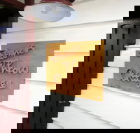 Stones Throw Cottage Bed  Breakfast - Dalby Accommodation